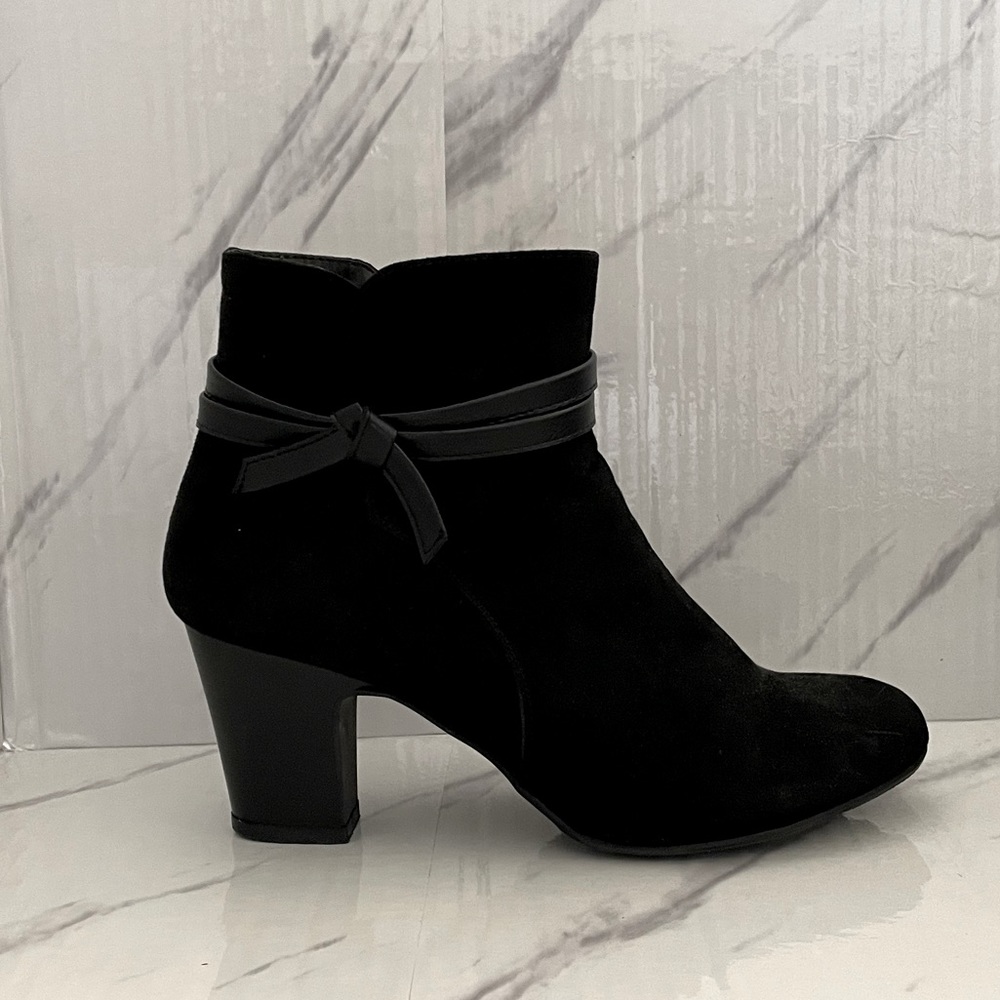Solanz Womens Size 10 Heels\Boots GENTLY USED!